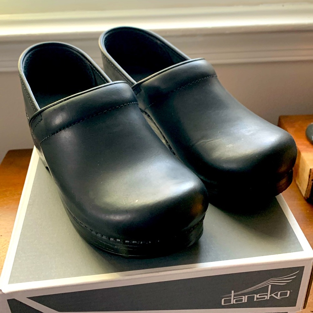 Dansko Sz 38 clog. Barely used condition.